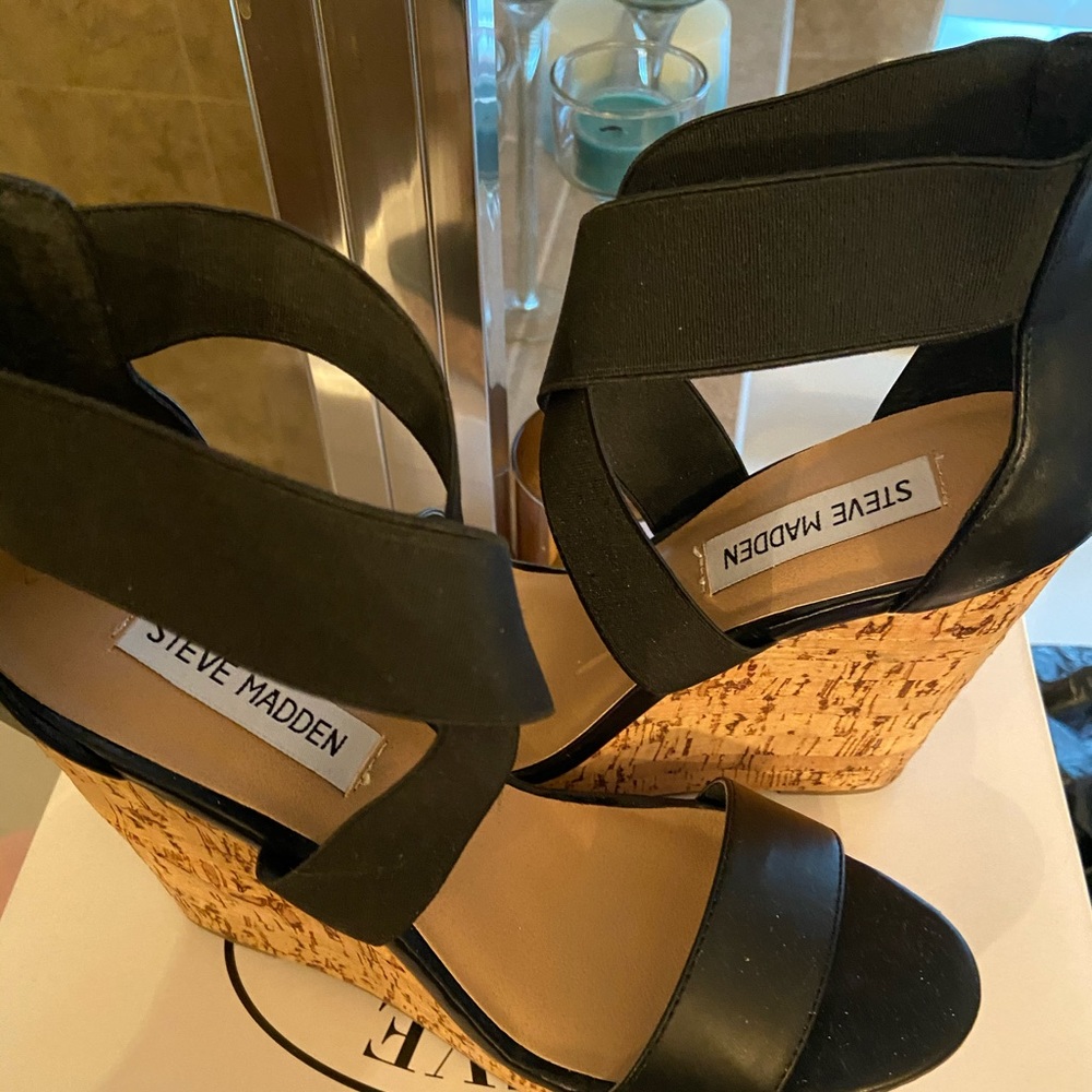Steve Madden Eddna wedge shoes